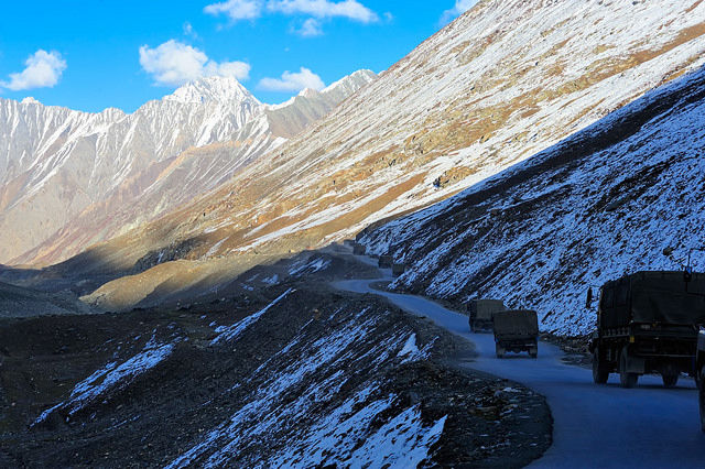 Photo of What Dreams Are Made Of: Things To Do In Ladakh In Between Snow And Sand (9D/8N) 4/34 by Tripoto