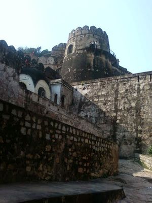 Jhansi Fort 1/2 by Tripoto